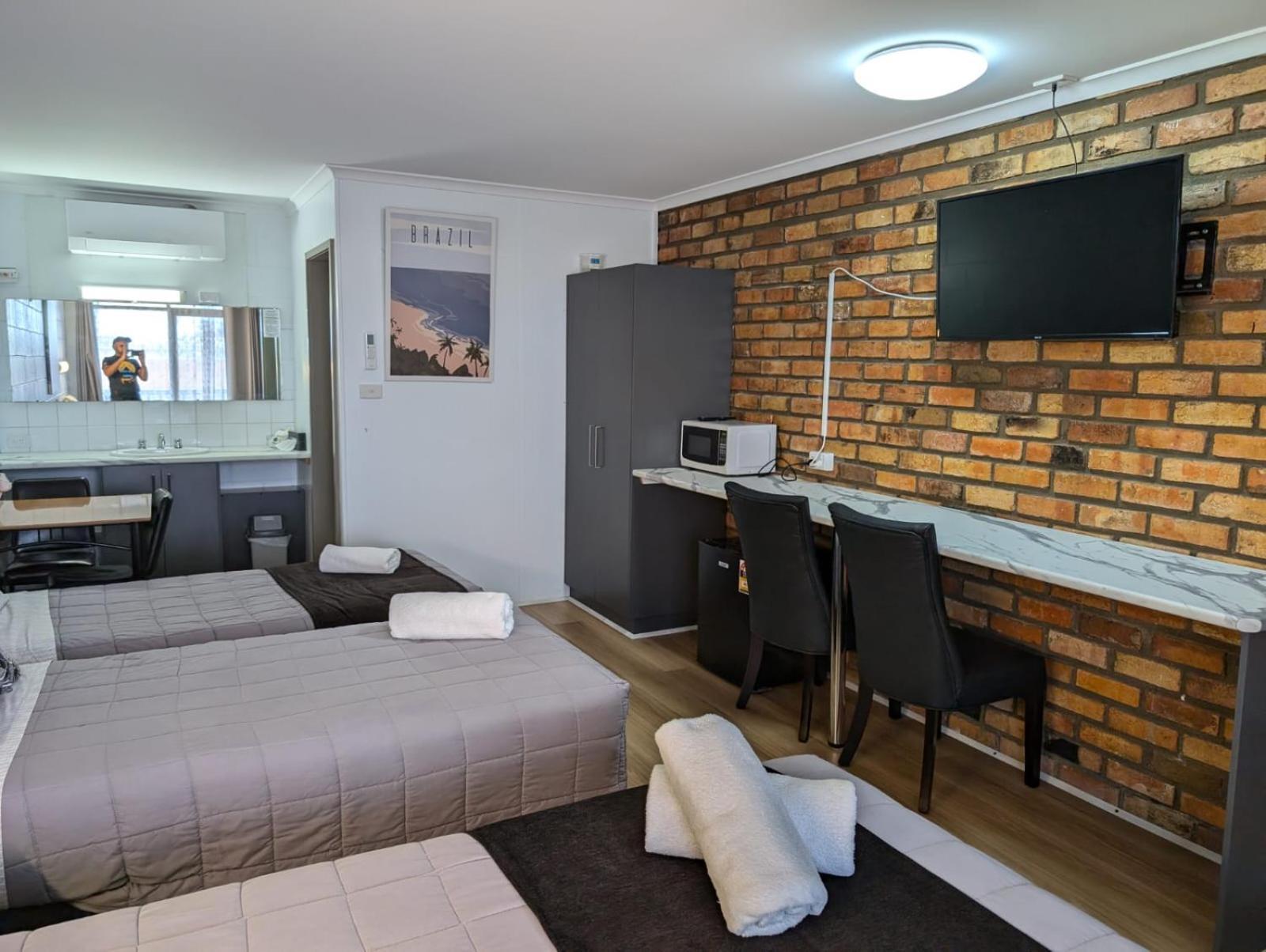 Morwell Parkside Motel Buitenkant foto